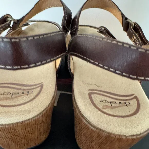 Dansko Java Brown Leather Sara Faux Wood Heel Hook & Loop Closure Size 39/8.5 Sa - Picture 3 of 7